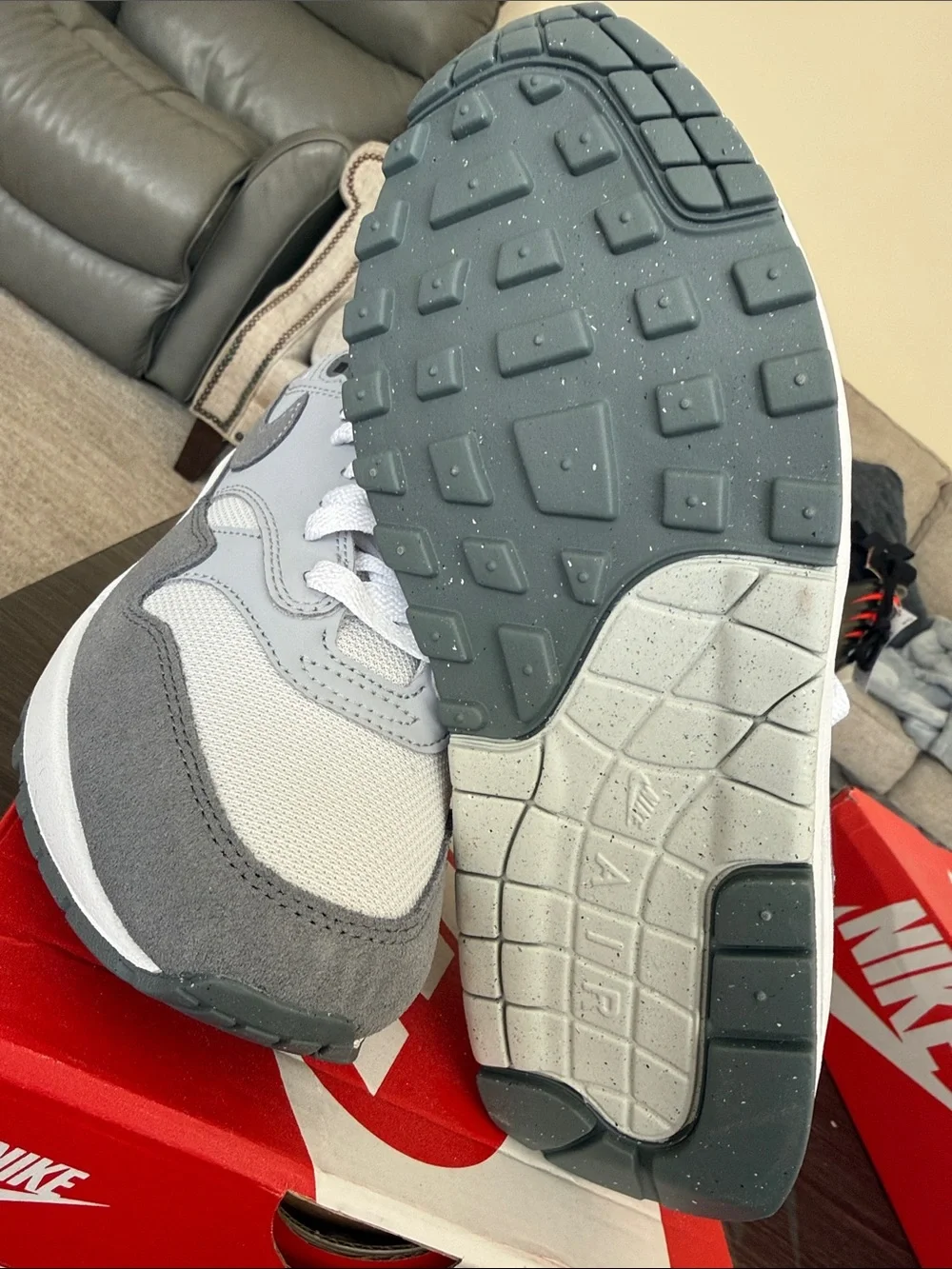 Nike women’s Grey, White and Dark Grey Casual Sneakers